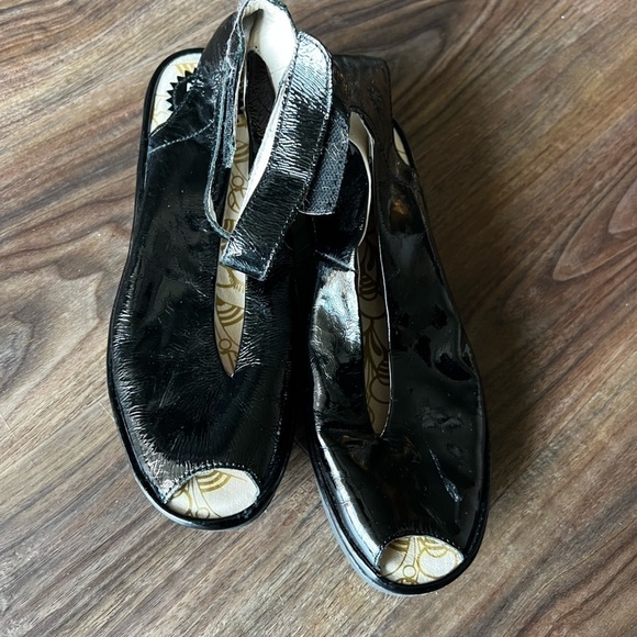 Fly London Yeay Peep Toe leather wedge - Picture 2 of 11